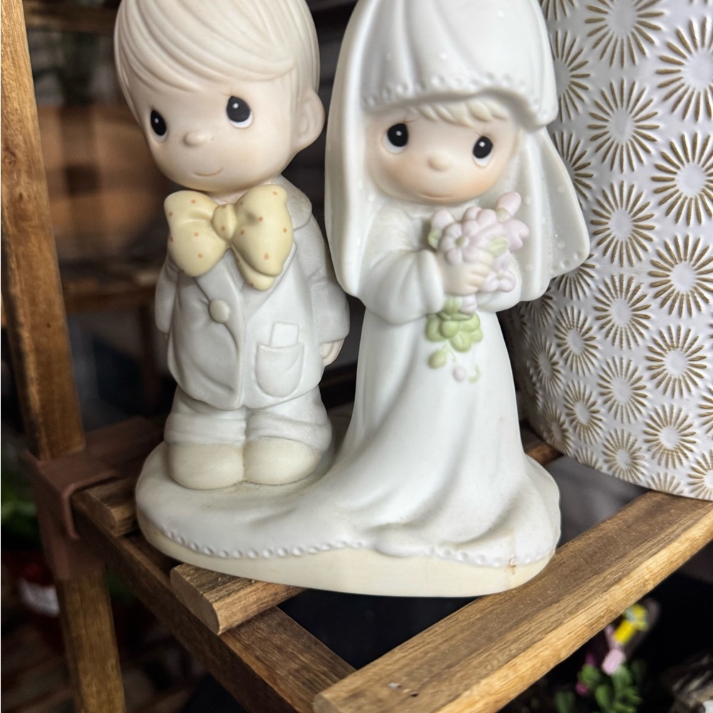 Precious Moments Bride and Groom Cake Topper - Cream and White